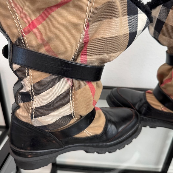 Burberry House Check Shearling Roscemmbra Snow Boots size 37 / 7 - Picture 13 of 16